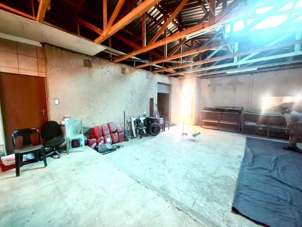 300  m² Commercial space