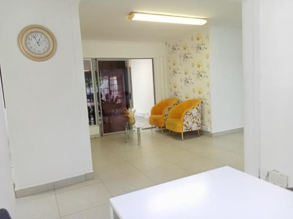 298 m² Office Space