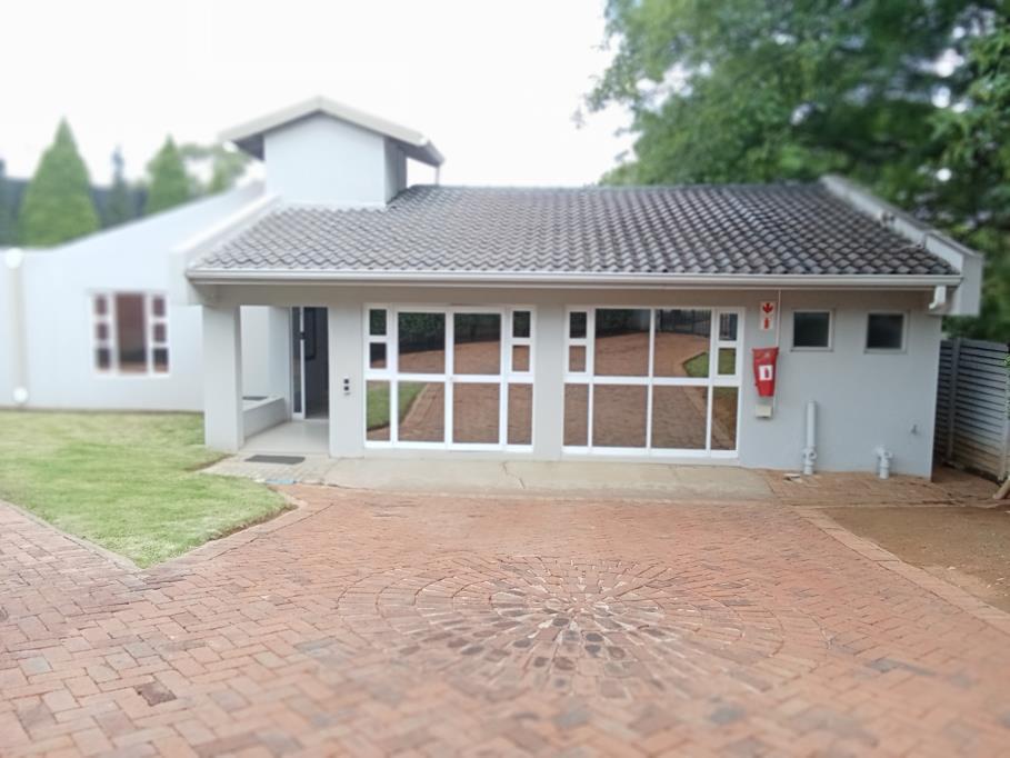 298 m² Office Space