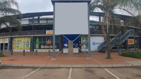 1 290  m² Retail Space