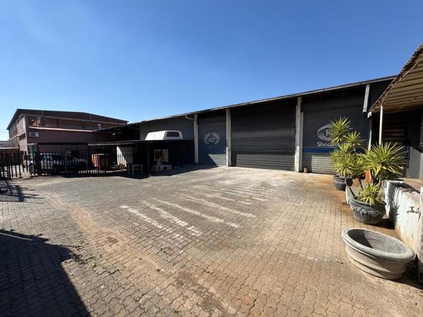 1 250  m² Industrial space