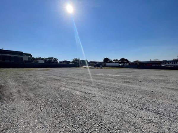 9 000  m² Industrial space