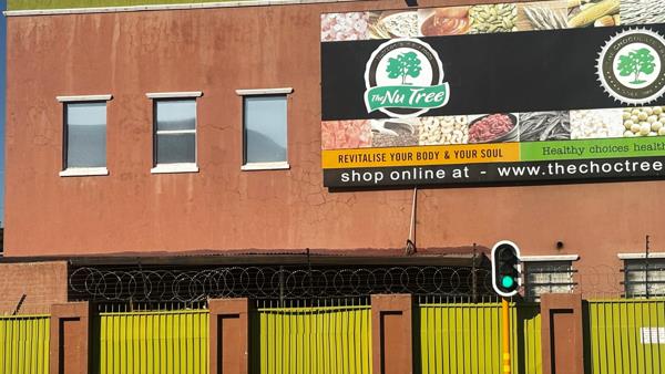 1 400  m² Commercial space