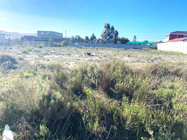 1 487 m² Land