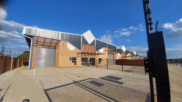 2 800  m² Industrial space