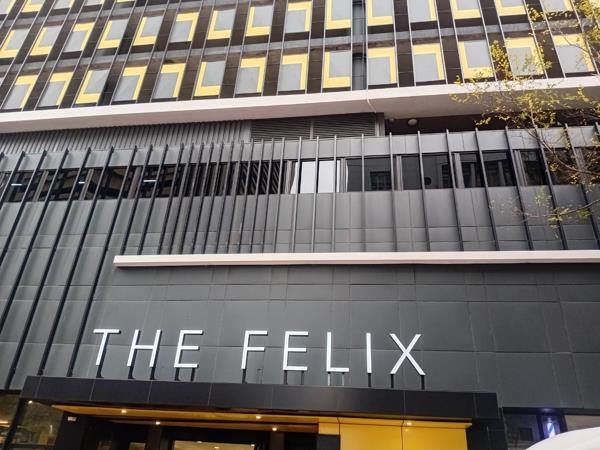 324  m² Commercial space