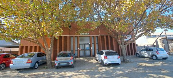 2 700  m² Commercial space