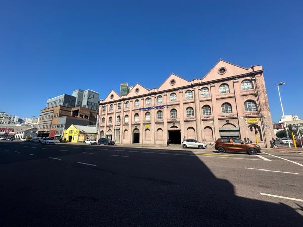 5 000  m² Commercial space