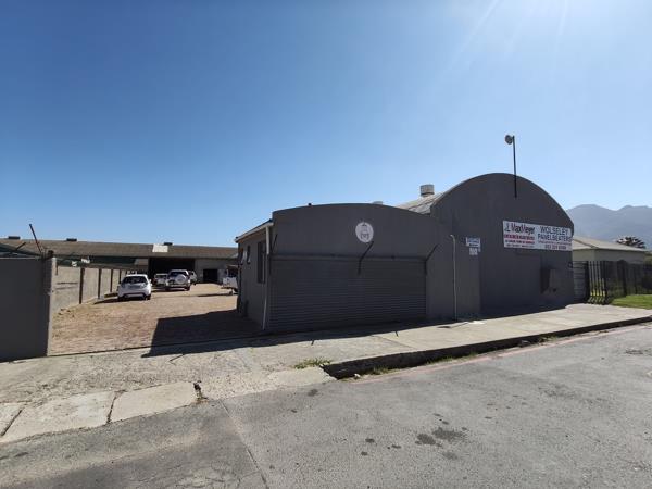 1 230  m² Commercial space