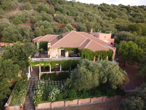 6 Bedroom House