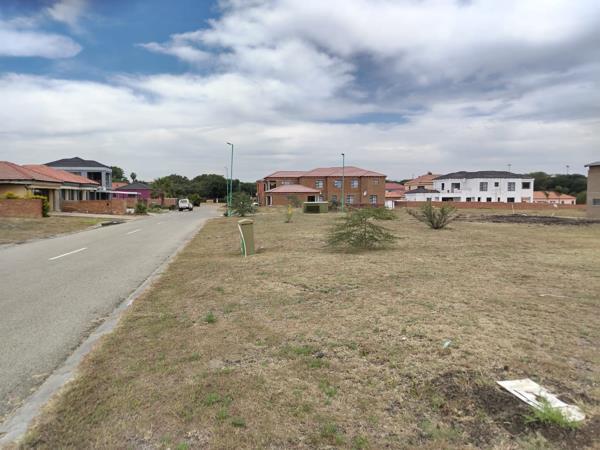 512 m² Land