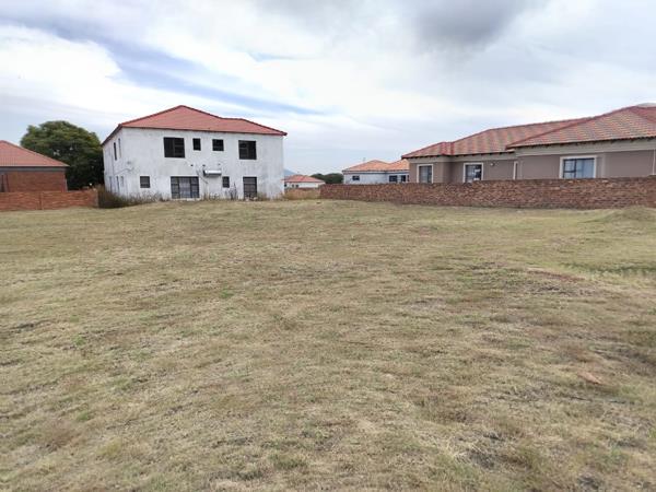 512 m² Land