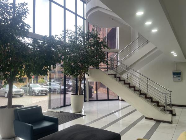 1 165.9  m² Commercial space