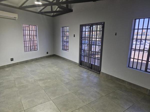 93  m² Commercial space