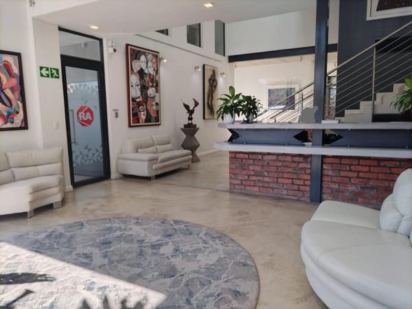 300  m² Commercial space