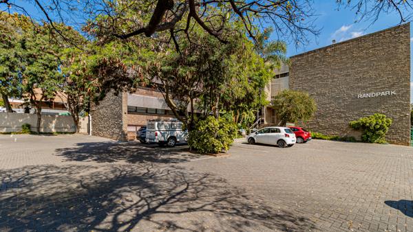 236  m² Commercial space