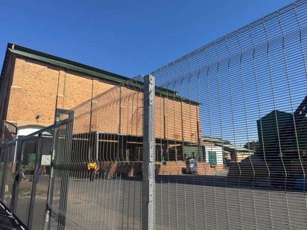 1 200  m² Industrial space