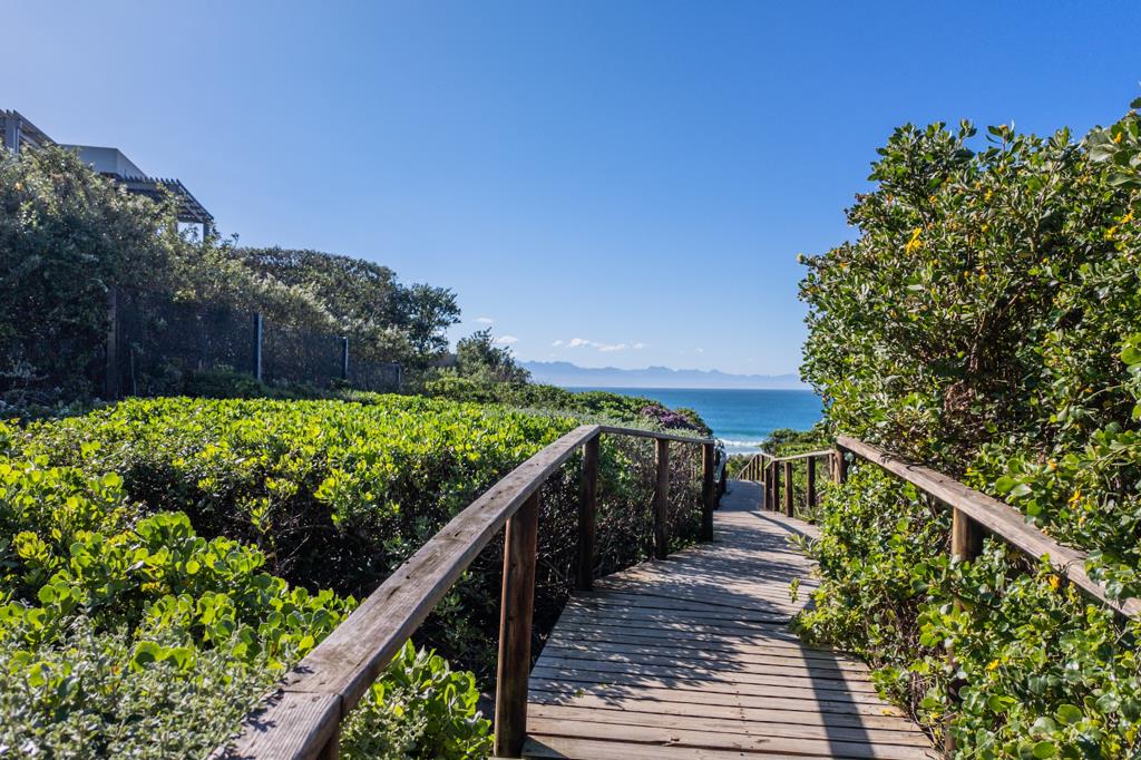 809 m² Land