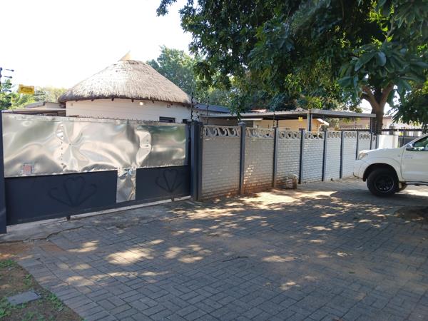 114  m² Commercial space