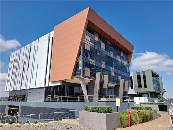 700  m² Office Space