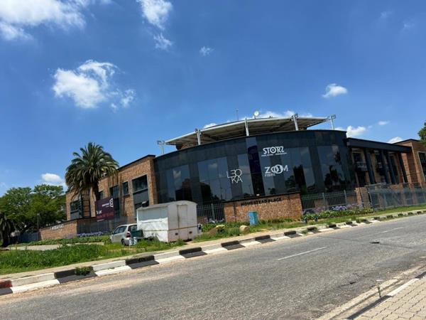 1 385  m² Office Space