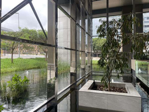 215.1  m² Commercial space