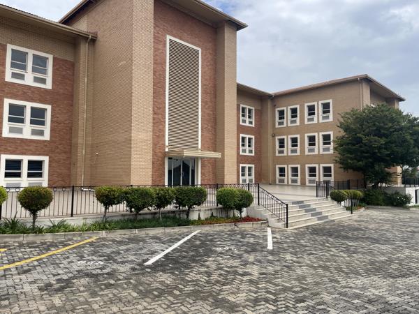 562  m² Commercial space