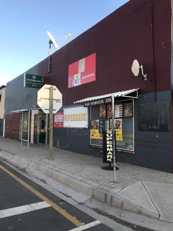 1 350  m² Commercial space