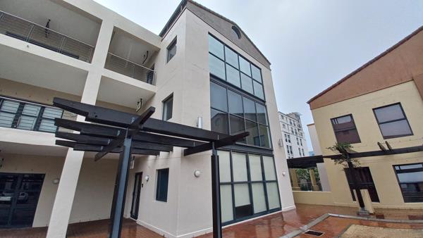 137  m² Commercial space