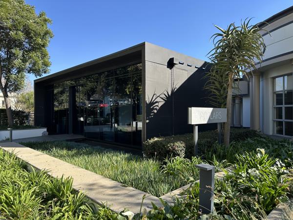 707  m² Commercial space