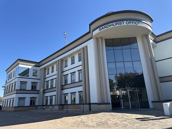 1 396  m² Commercial space