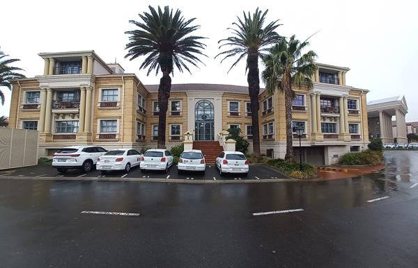 476  m² Commercial space