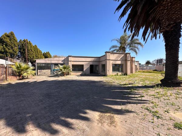 445  m² Commercial space