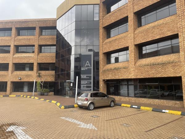 1 157.6  m² Commercial space