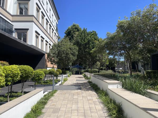 2 165  m² Commercial space