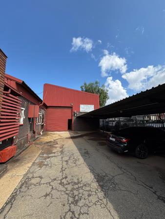 832  m² Commercial space