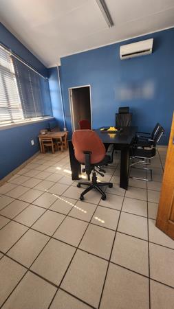 80  m² Commercial space