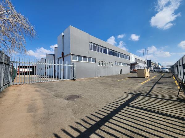 3 800  m² Industrial space