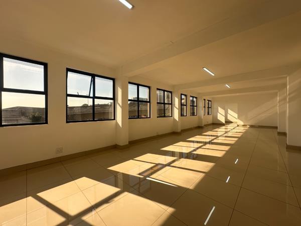 583  m² Commercial space