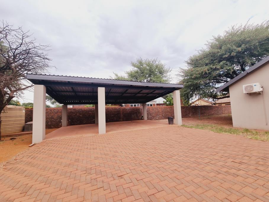 House in Kathu, Kathu - View 2