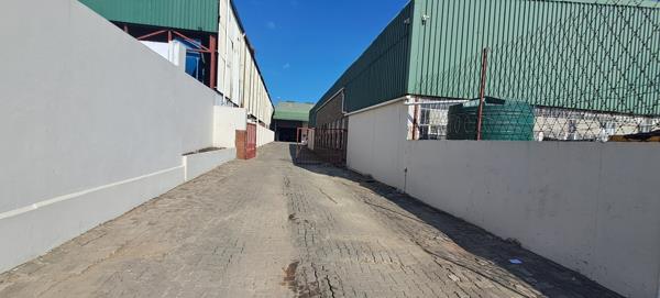 2 000  m² Industrial space