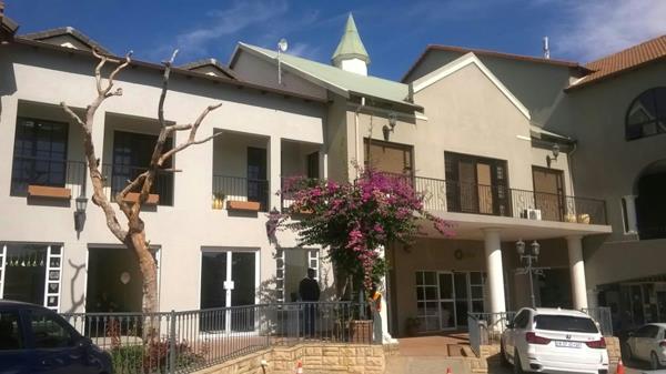 76  m² Commercial space