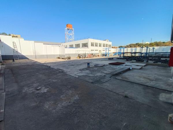 7 600  m² Industrial space