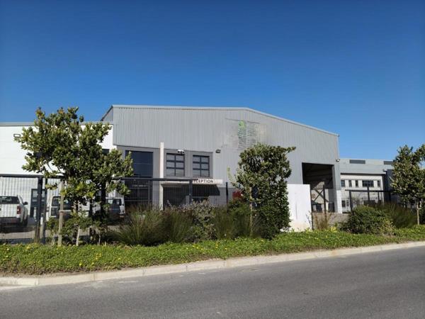 2 200  m² Commercial space
