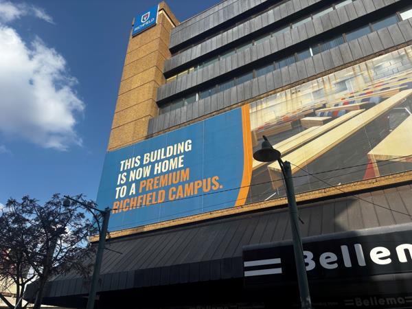 15 842  m² Commercial space