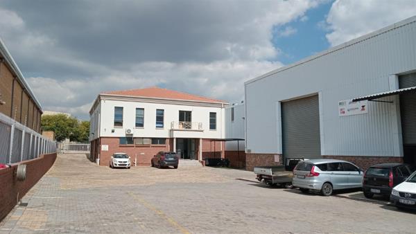 1 600  m² Industrial space