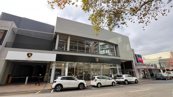 860 m² Commercial space