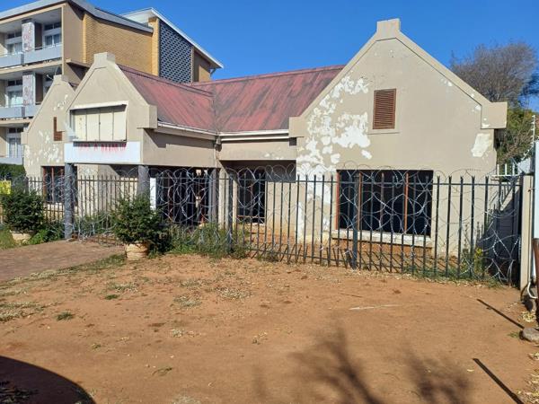 998  m² Commercial space