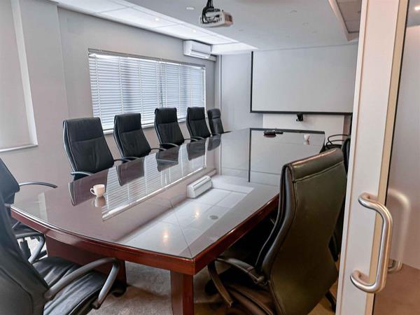 1 055  m² Commercial space