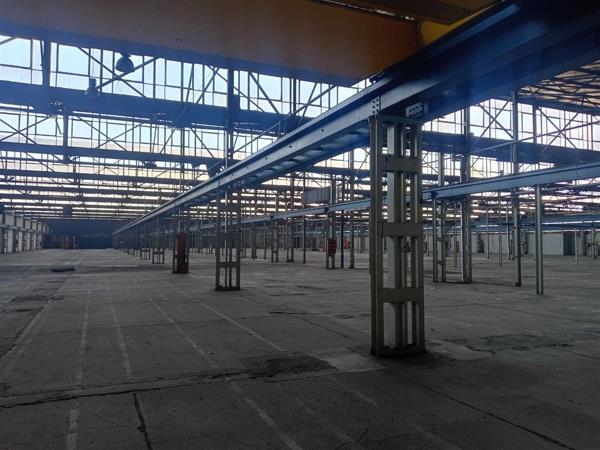 1 300  m² Industrial space